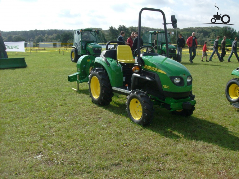 John Deere 25C tractor | Tractor Library