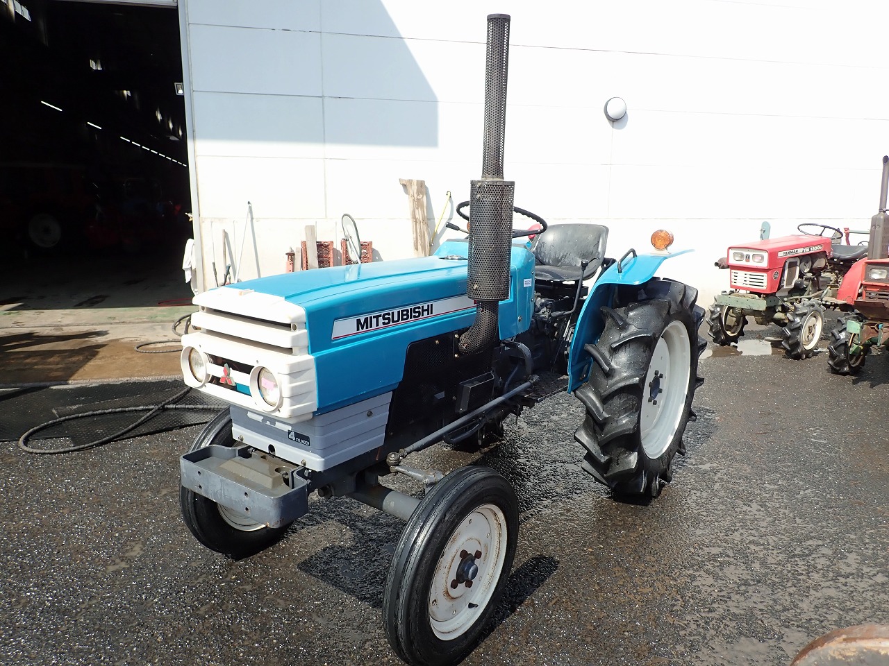 Mitsubishi Agricultural Machinery D2350 tractor Tractor Library