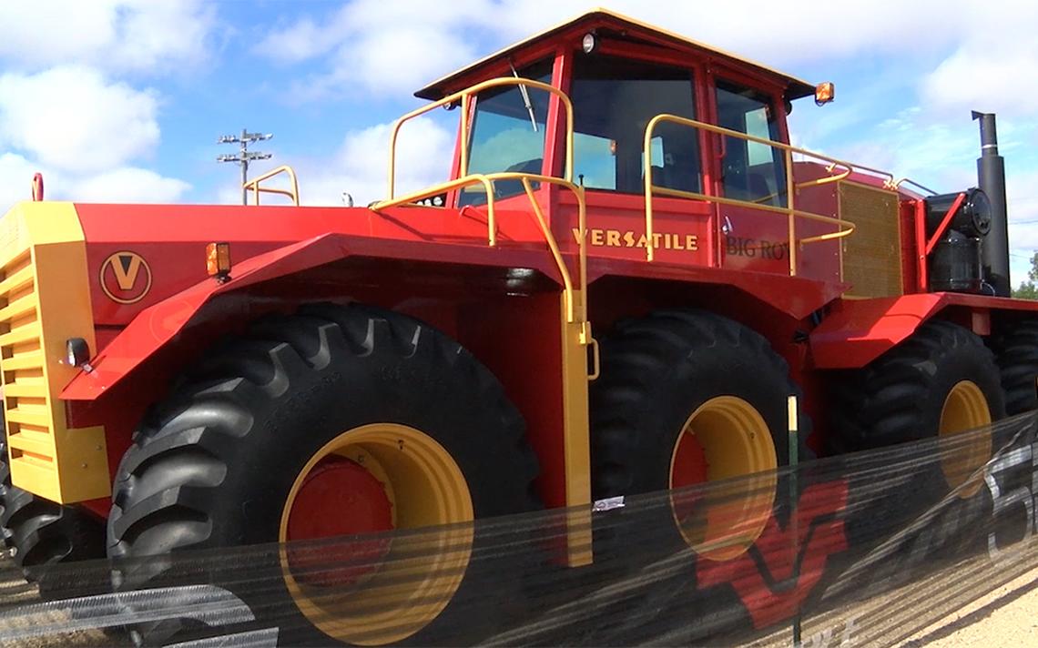 Versatile 1080 Big Roy tractor | Tractor Library