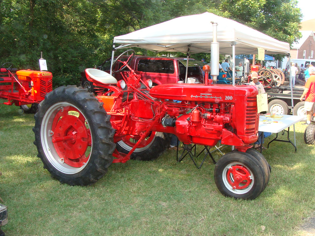 Farmall 200 Tractor 