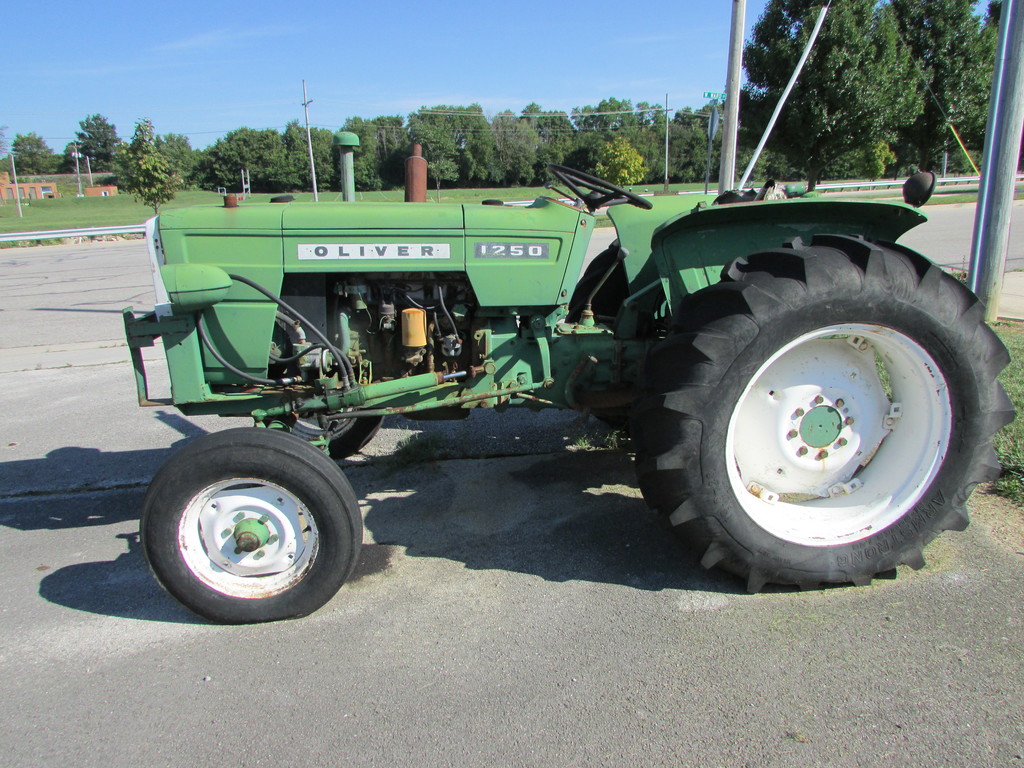 Oliver 1250 tractor | Tractor Library