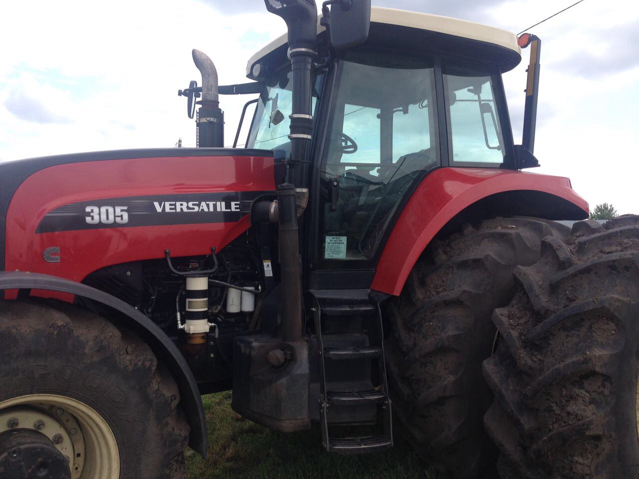 Buhler Versatile 305 tractor Tractor Library