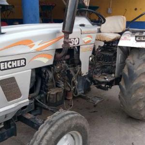 Eicher 380 tractor - image #3