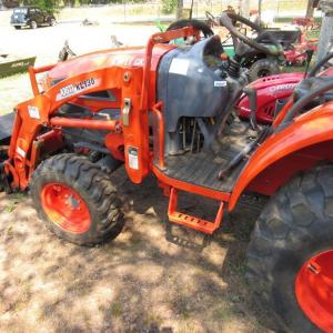Kioti CK25 tractor - image #2