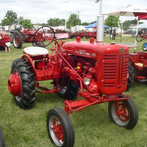 Farmall 100 tractor - image #3