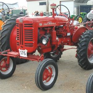 Farmall 100 tractor - image #2