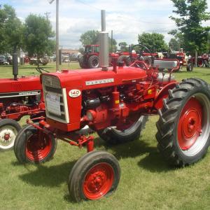 Farmall 140 tractor - image #2