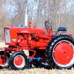 Farmall 140 tractor - image #4