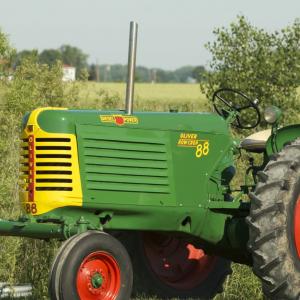 Oliver 88 tractor - image #2