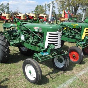 Oliver 440 tractor - image #2