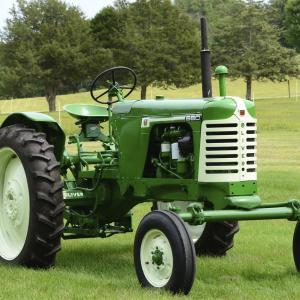 Oliver 660 tractor - image #2
