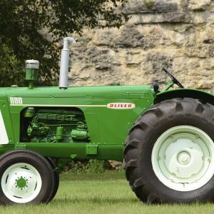 Oliver 880 tractor - image #4