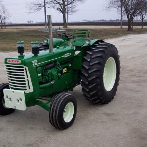 Oliver 990 tractor - image #3