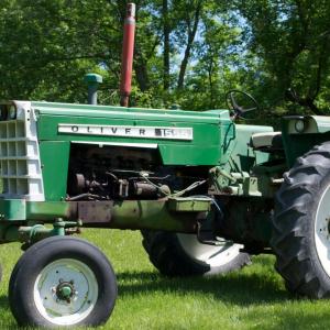 Oliver 1555 tractor - image #3