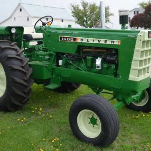 Oliver 1600 tractor - image #4