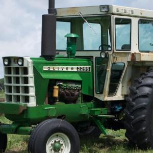 Oliver 2255 tractor - image #2