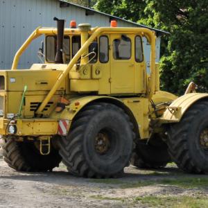 Kirovets K-700 tractor - image #2
