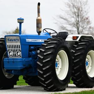 County 754 tractor - image #4