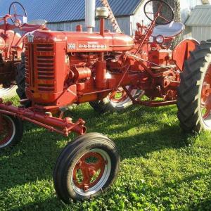 Farmall 200 tractor - image #1
