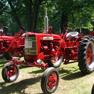 Farmall 230 tractor - image #3