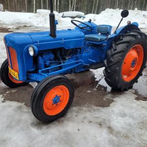 Fordson Dexta tractor - image #3