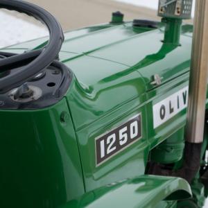 Oliver 1250 tractor - image #3
