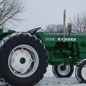 Oliver 1250 tractor - image #2