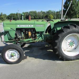 Oliver 1250 tractor - image #4