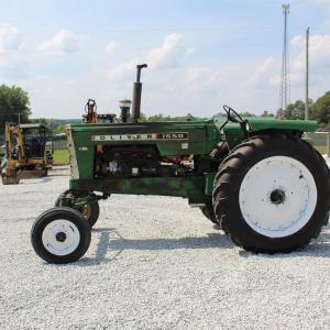 Oliver 1550 tractor - image #3
