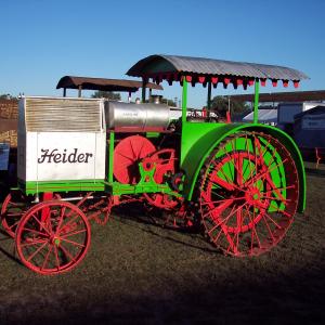 Heider B tractor - image #2
